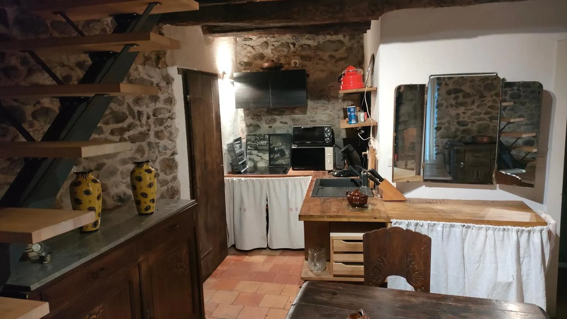Ailes De La Maison De Chouliou Balagueres Francia