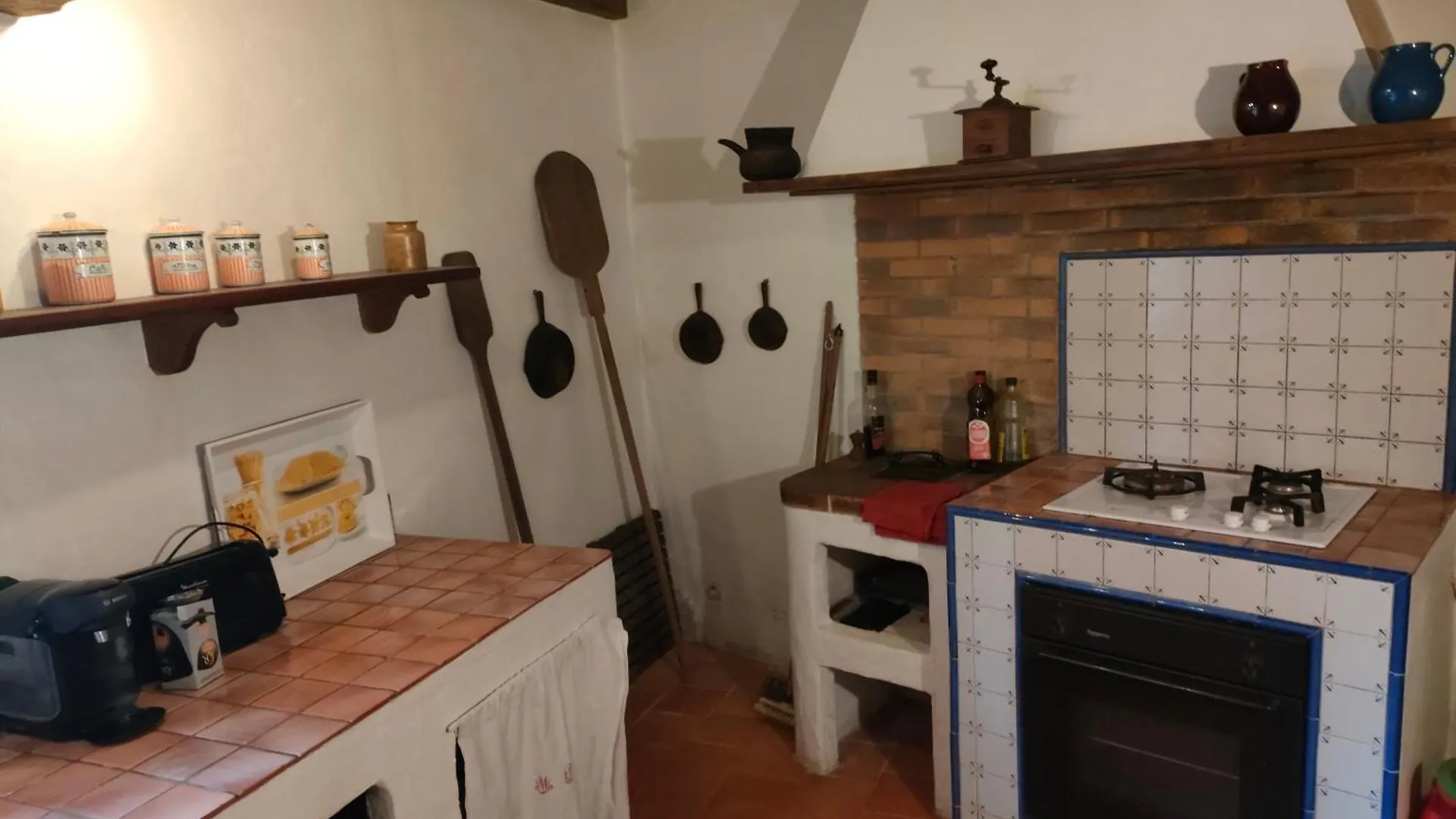Ailes De La Maison De Chouliou Balagueres 0*,  Francia