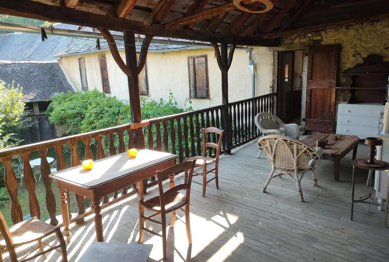 Ailes De La Maison De Chouliou Balagueres Francia